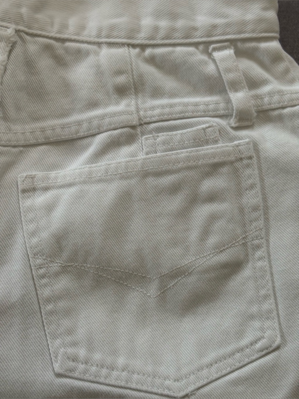 Vintage High-Rise White Denim Shorts for Women - Picture 6 of 12